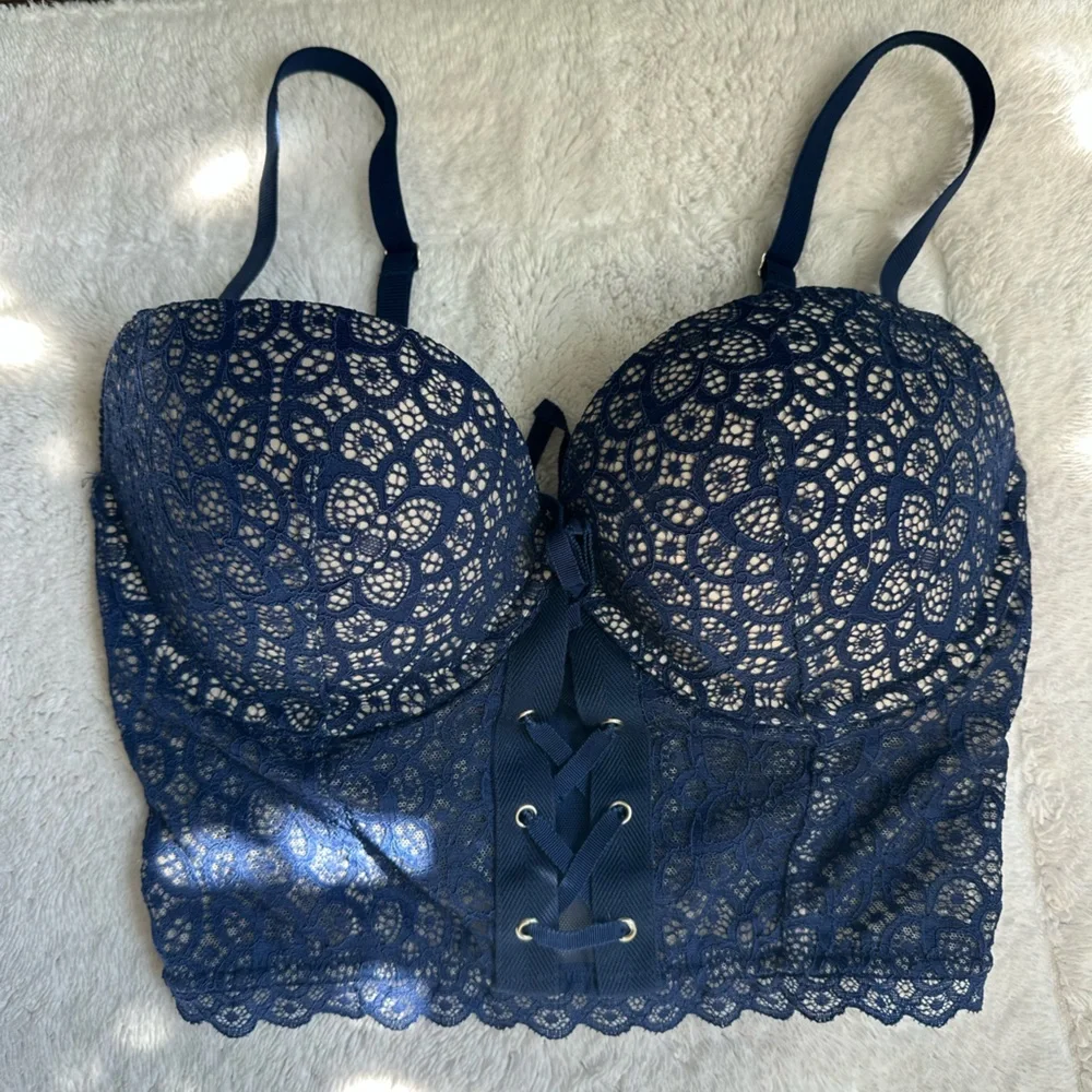 Victoria's Secret Navy Lace Bra - Picture 1 of 6